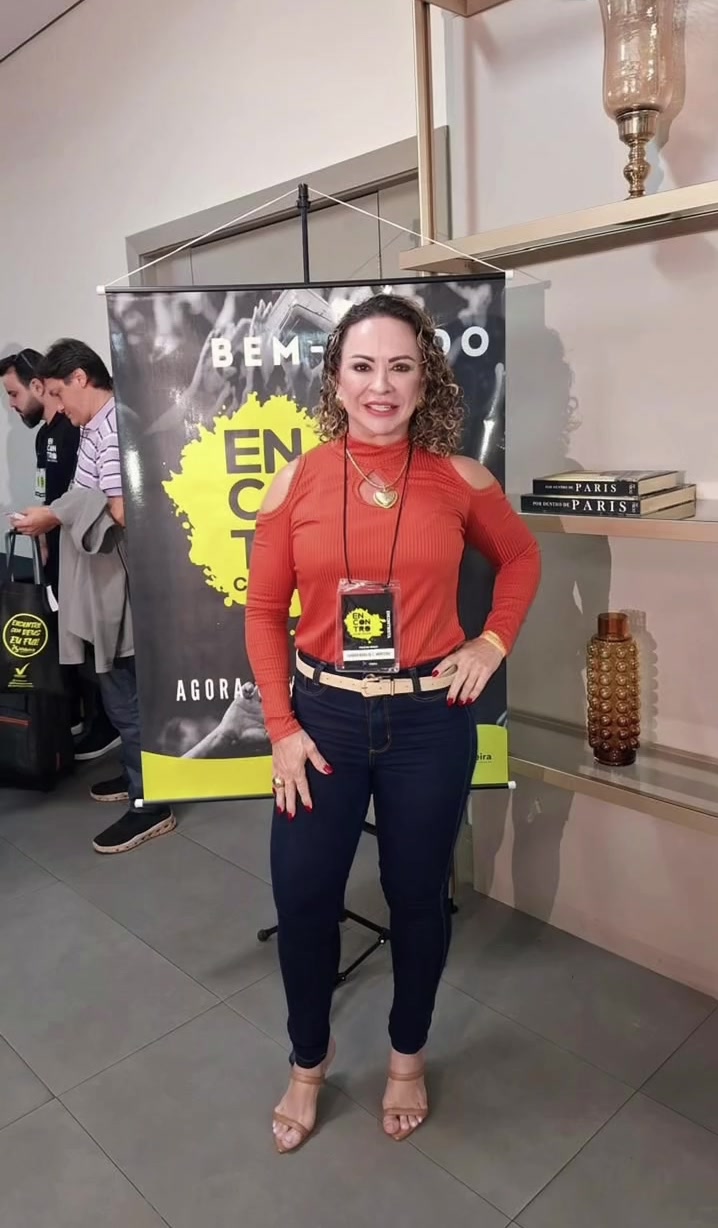 Sandra Mara Castro em uma participação profissional em evento